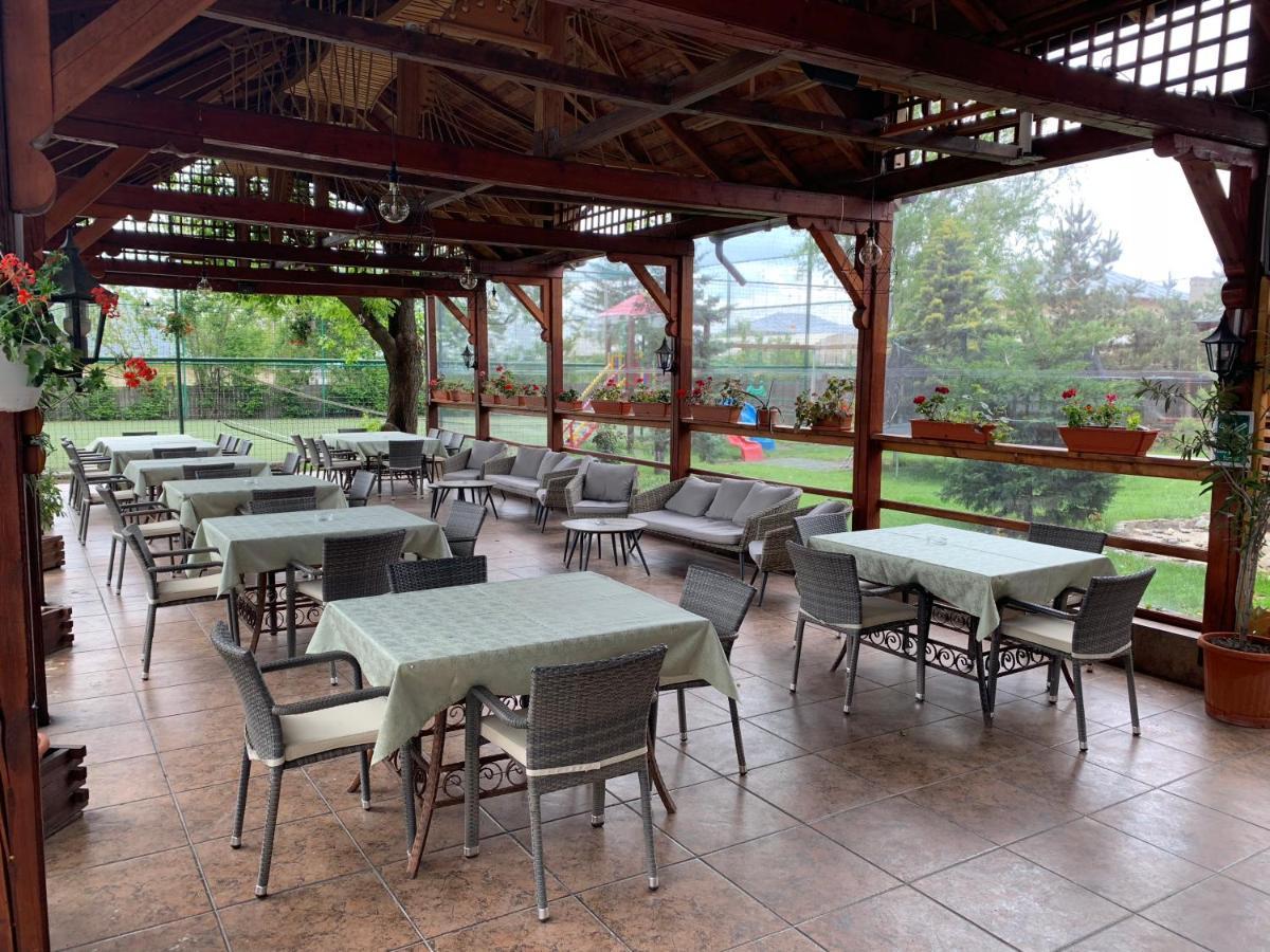 Pensiune Restaurant Rustic Rm Sarat Rimnicu Sarat Exterior photo