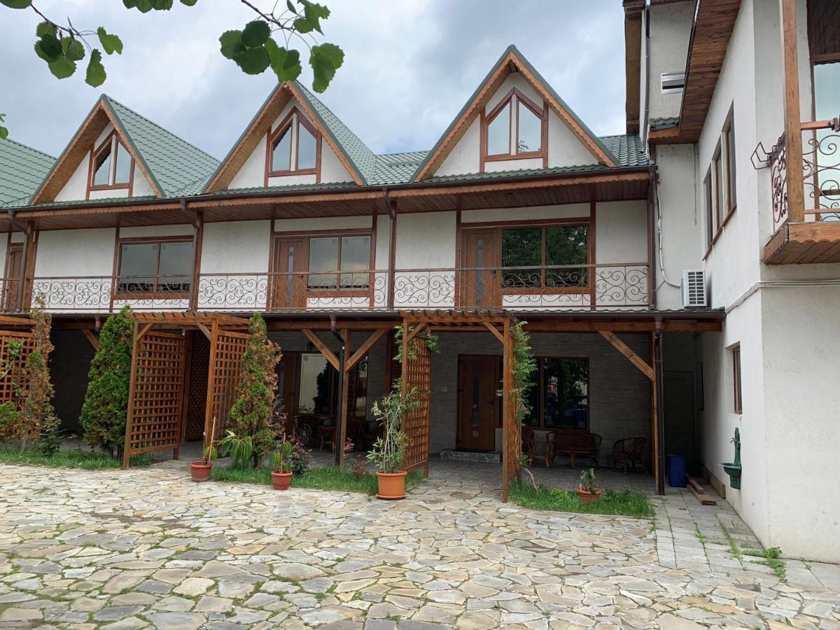 Pensiune Restaurant Rustic Rm Sarat Rimnicu Sarat Exterior photo